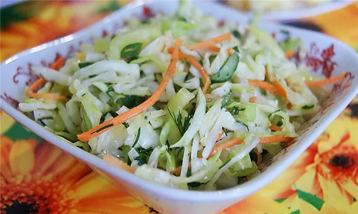 Салат из капусты, огурца и моркови