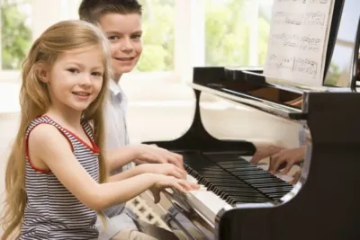 Как поступить и сколько лет дети учатся в музыкальной школе?