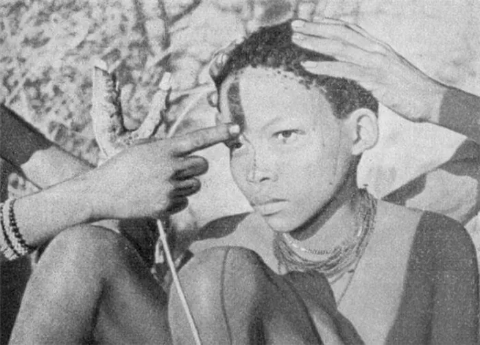Народ, который никогда не моется. Молодой представитель племени бергдама. Фото.