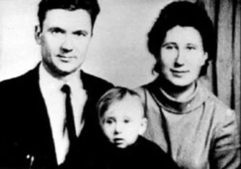 Андрей Чикатило с семьей